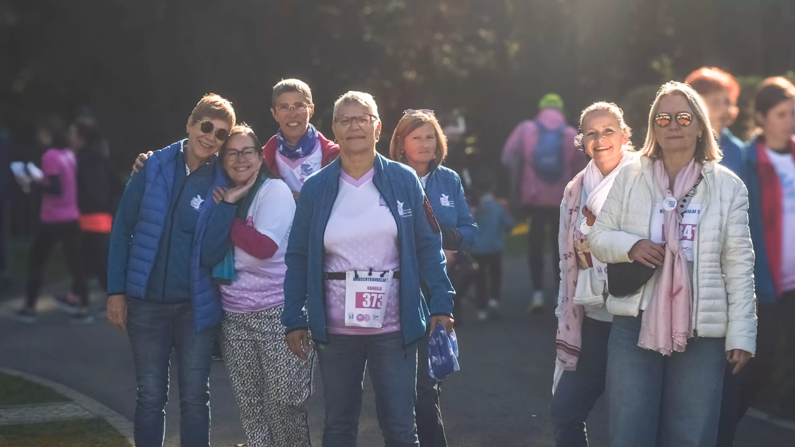 A group of ALGSO members smiling before crossing the finish line at the Broschtkriibslaf 2024 A group of ALGSO members smiling before crossing the finish line at the Broschtkriibslaf 2024