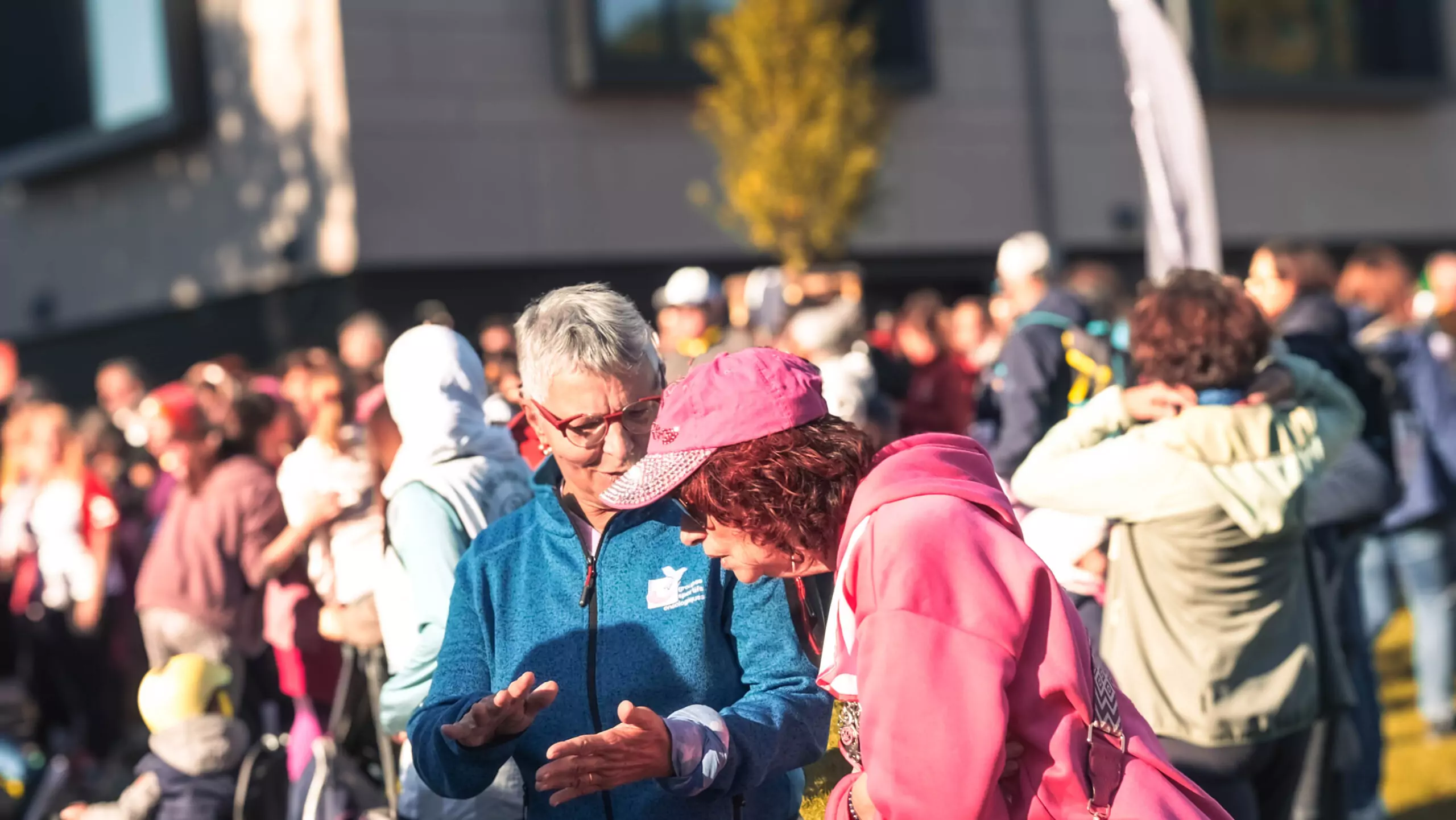 Two ALGSO members chatting at the Broschtkriibslaf 2024 Two ALGSO members chatting at the Broschtkriibslaf 2024